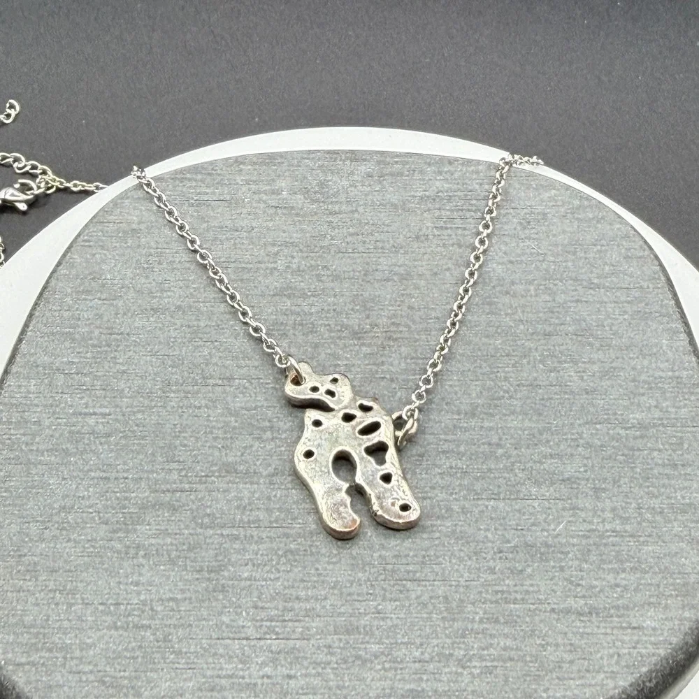 N/A distinctive silver